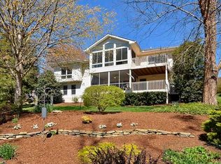 112 Fairway Knoll Dr, Hendersonville, NC 28739