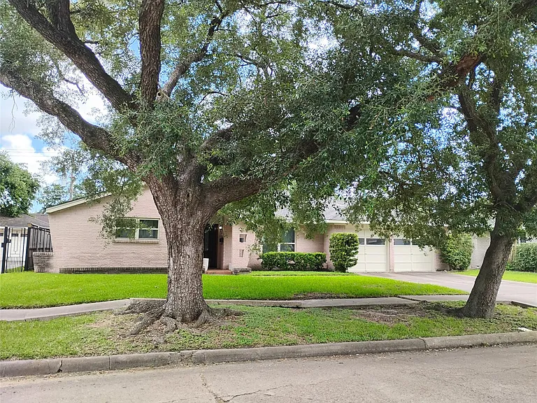 5431 Grape St — Photo 3