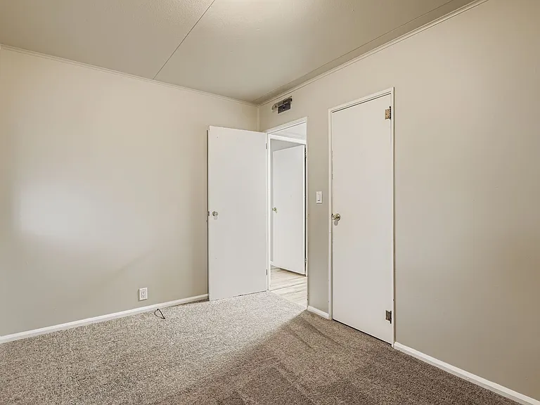 605 E Saint Elmo Ave — Photo 20