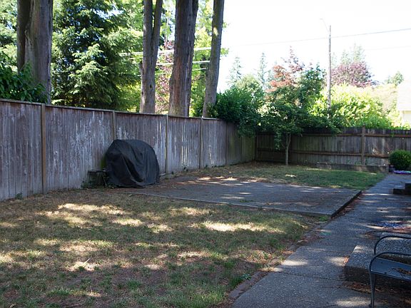 4th image of 10755 20th Ave NE