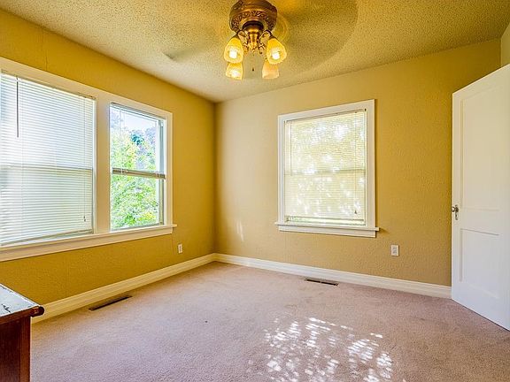 3rd image of 415 W Daws St #1