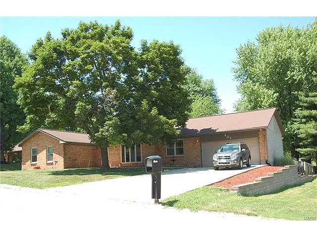 401 Juanita Cir photo 1
