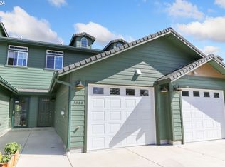 1666 32nd St, Florence, OR 97439