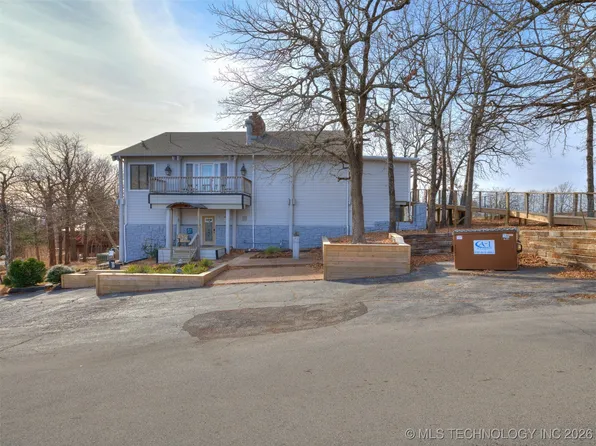 2 W Diamond Head Dr, Sand Springs, OK 74063