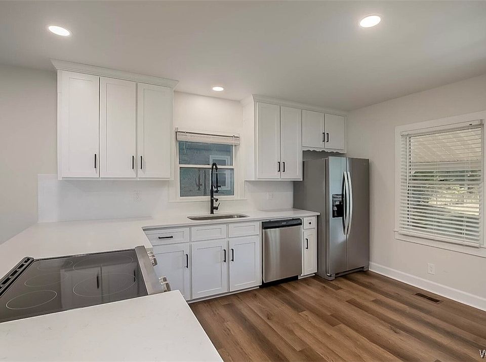 2nd image of 33 Cedar Knl