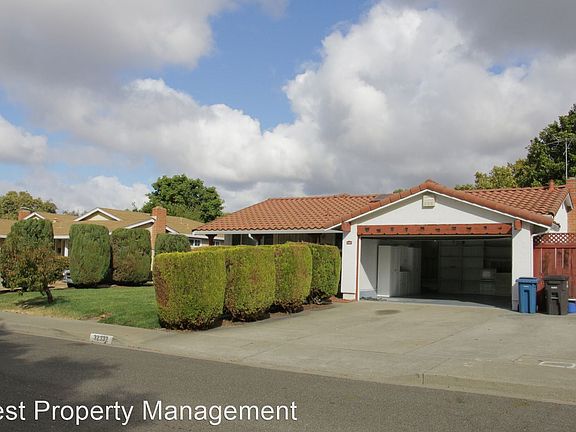 2nd image of 32332 Whitehall Ln