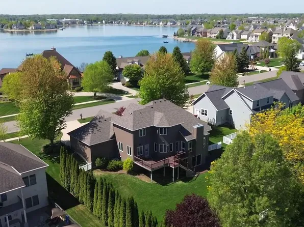 1657 N Bay Dr, Hudsonville, MI 49426