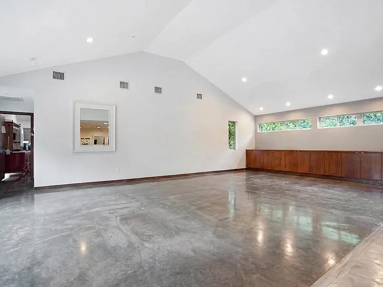5643 Terwilliger Way — Photo 10
