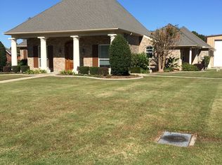 113 Longpointe Rd, Youngsville, LA 70592