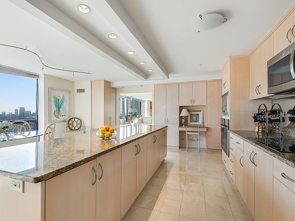 4th image of 1122 N Clark St #3508-09