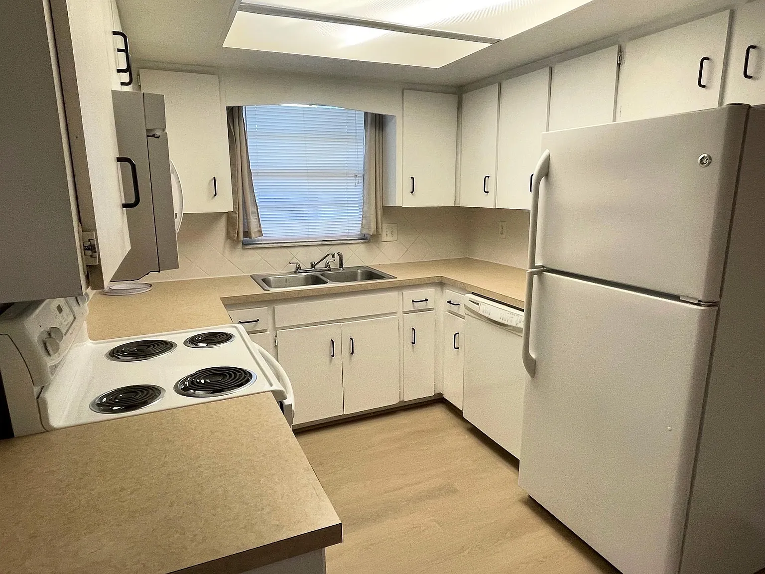 2 bed, 1032 sqft, $1,850 — Photo 4