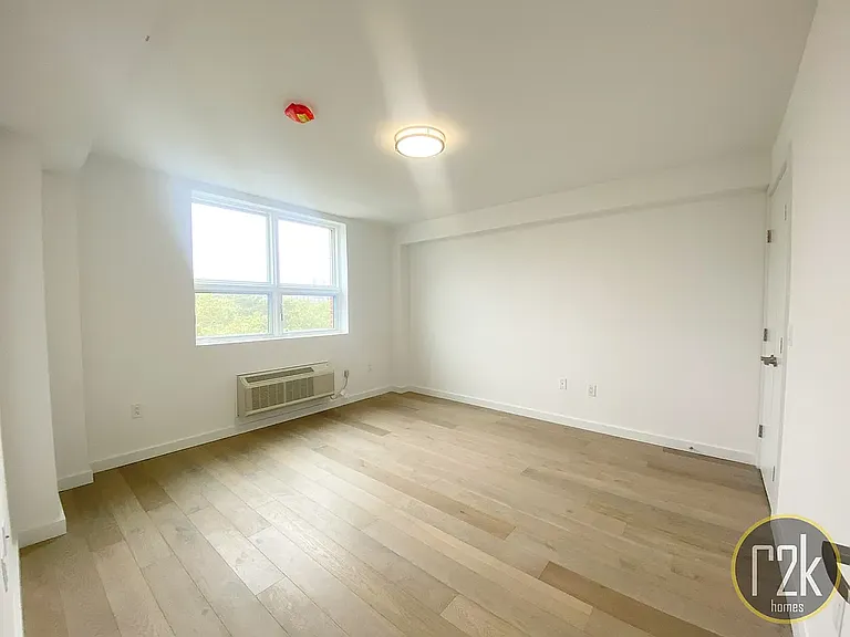 28-16 21st St #403A — Photo 13