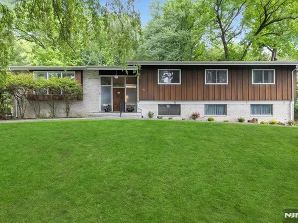 401 Cumberland St, Englewood, NJ 07631
