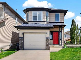 194 W Everoak Gdns SW, Calgary, AB T2Y 0C6