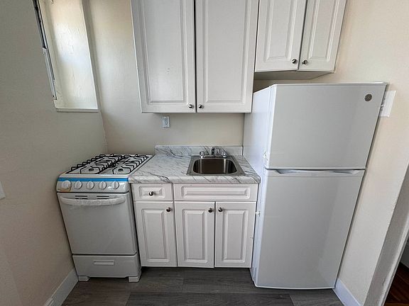 3rd image of 2076 20th Ln APT 6F