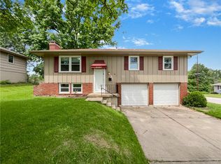 3400 Queen Ridge Dr, Independence, MO 64055