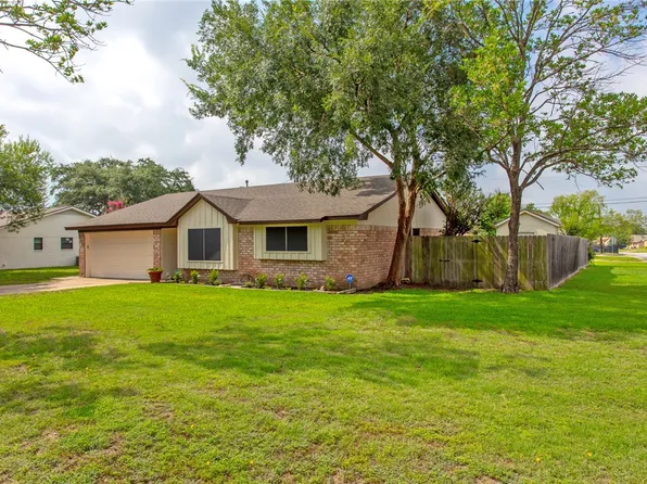2400 Barak Ln, Bryan, TX 77802