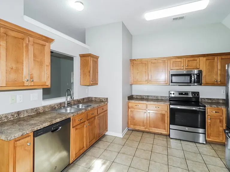 5760 Landau Dr — Photo 9