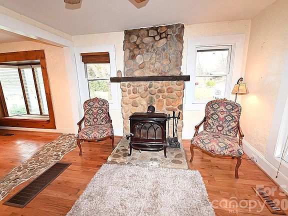 5th image of 1340 1st Avenue Pl NW