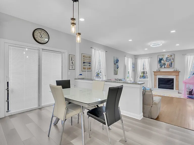 95 Erin Dr — Photo 8