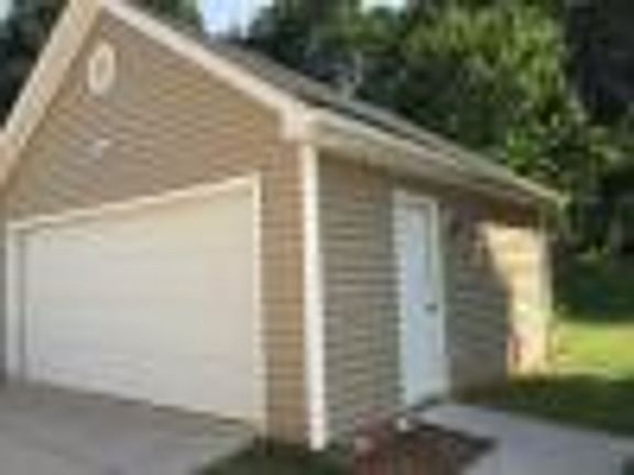 2nd image of 321 Wyndhurst Dr