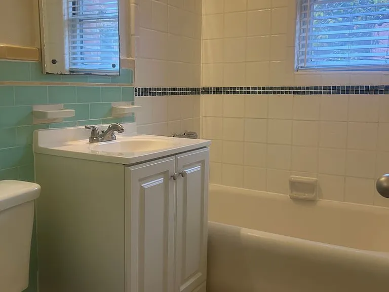 732 S Mansfield Ave — Photo 5