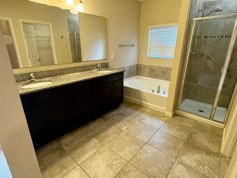 590 Trymore Dr SE — Photo 12