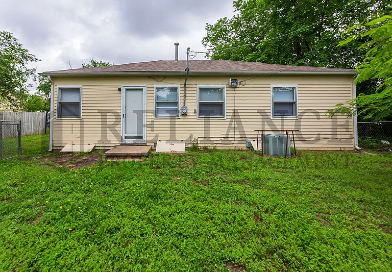 2450 N Prince St — Photo 2