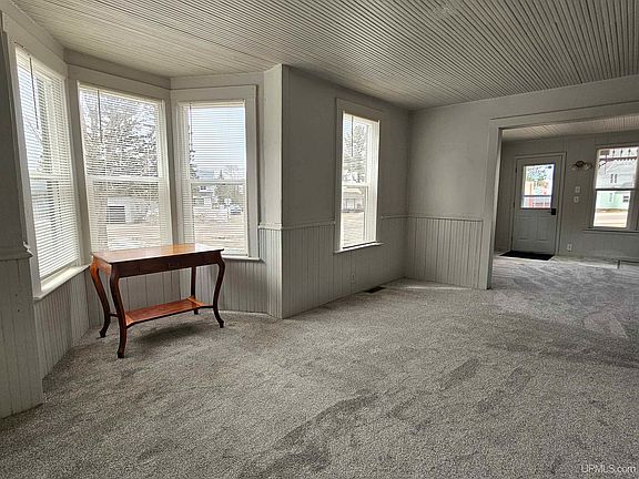3rd image of 550 Pewabic St