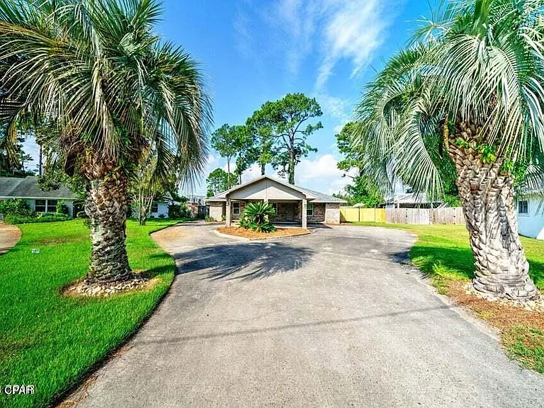 350 Greenwood Cir — Photo 3