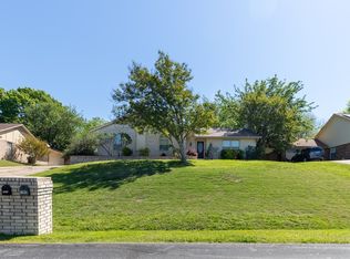 1910 Briarwood Dr, Grand Prairie, TX 75050