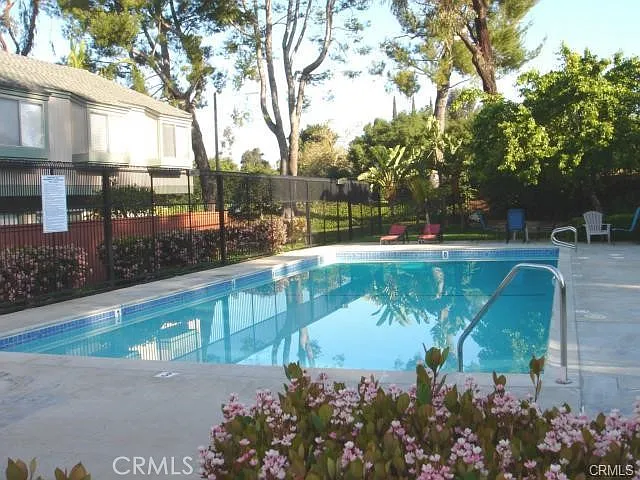 1122 Cleghorn Dr — Photo 2