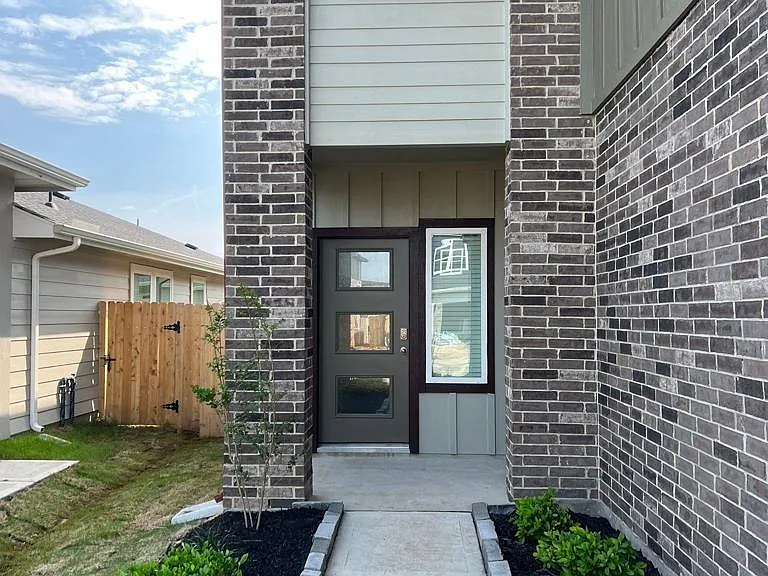 12819 Heddington Grove Ln — Photo 3