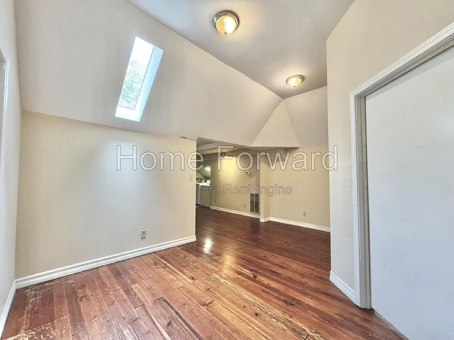 5 bed, 2.0 bath, 1500 sqft, $2,600 — Photo 3