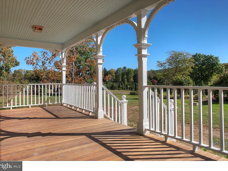 5253 Upper Mountain Rd — Photo 3