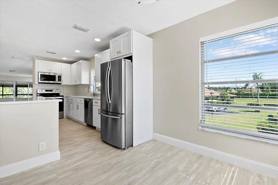 2 bed, 2.0 bath, 1205 sqft, $4,000 — Photo 2