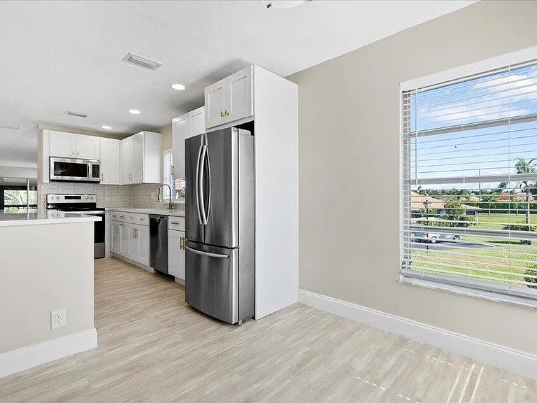 13921 Royal Palm Ct #D — Photo 2