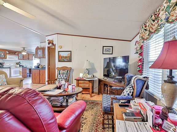 4th image of 290 Willard Rd.