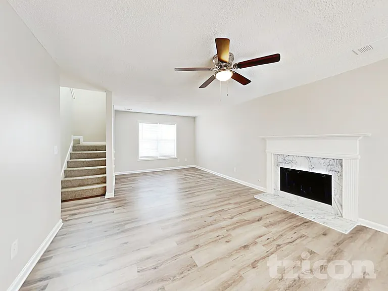 1239 Eagles Pass — Photo 2