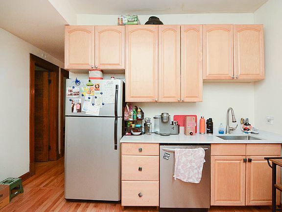 2nd image of 1026 W Dakin St Unit 4