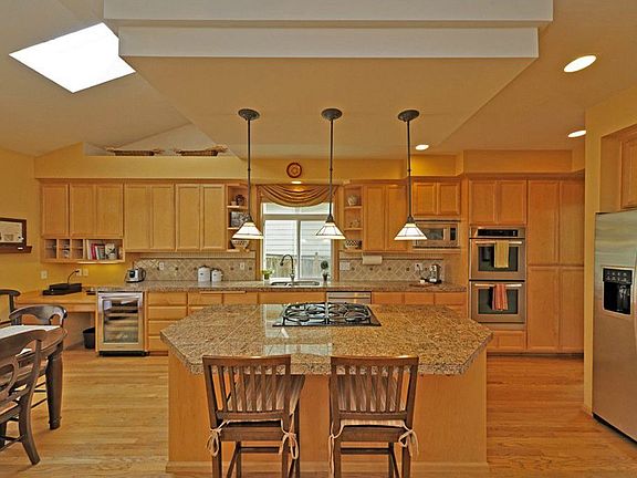 5th image of 20582 NE 33rd Ct