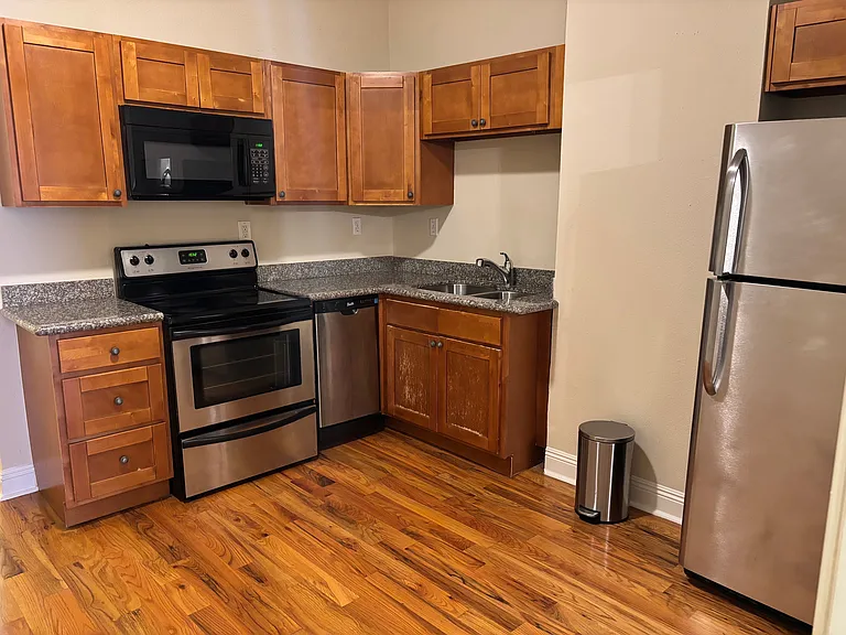 3931 Annunciation St — Photo 8