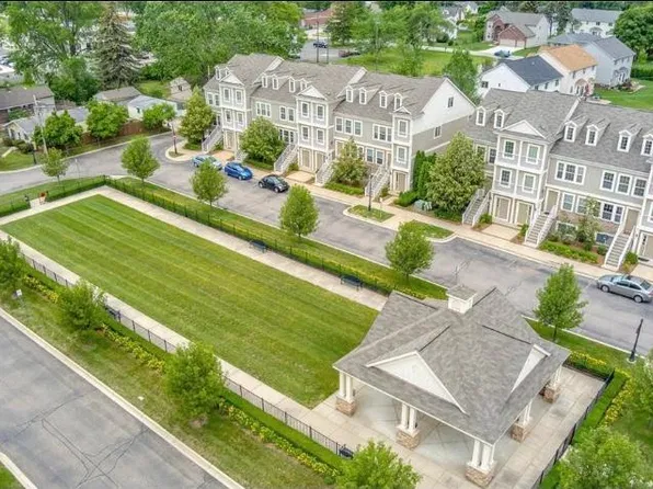 1121 Foxboro, Troy, MI