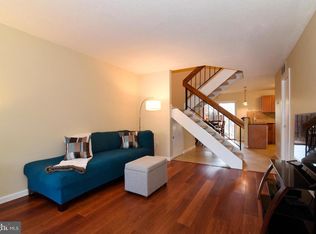 1324 Northgate Sq, Reston, VA 20190