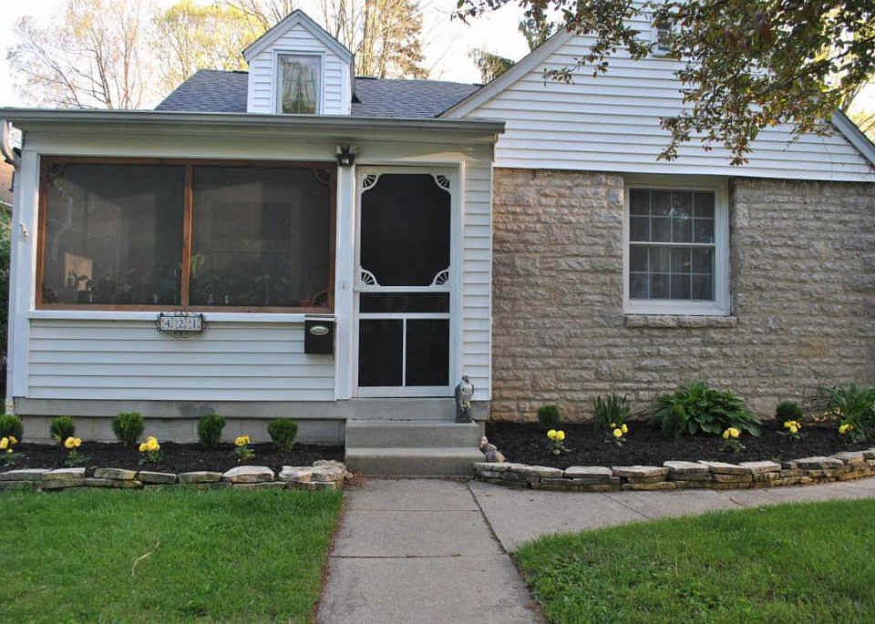 1st image of 421 E Como Ave