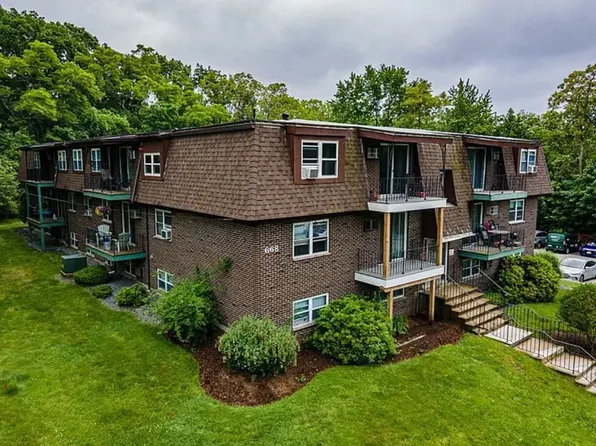 668 Robbins Ave APT 17, Dracut, MA 01826