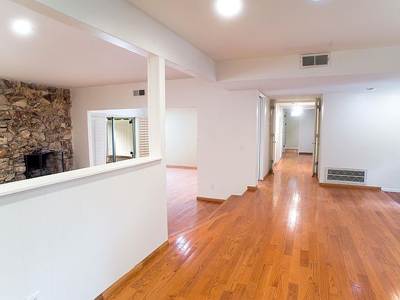 4th image of 18624 Kenya St