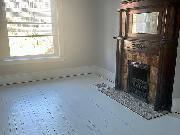2nd image of 3922 Botanical Ave #1