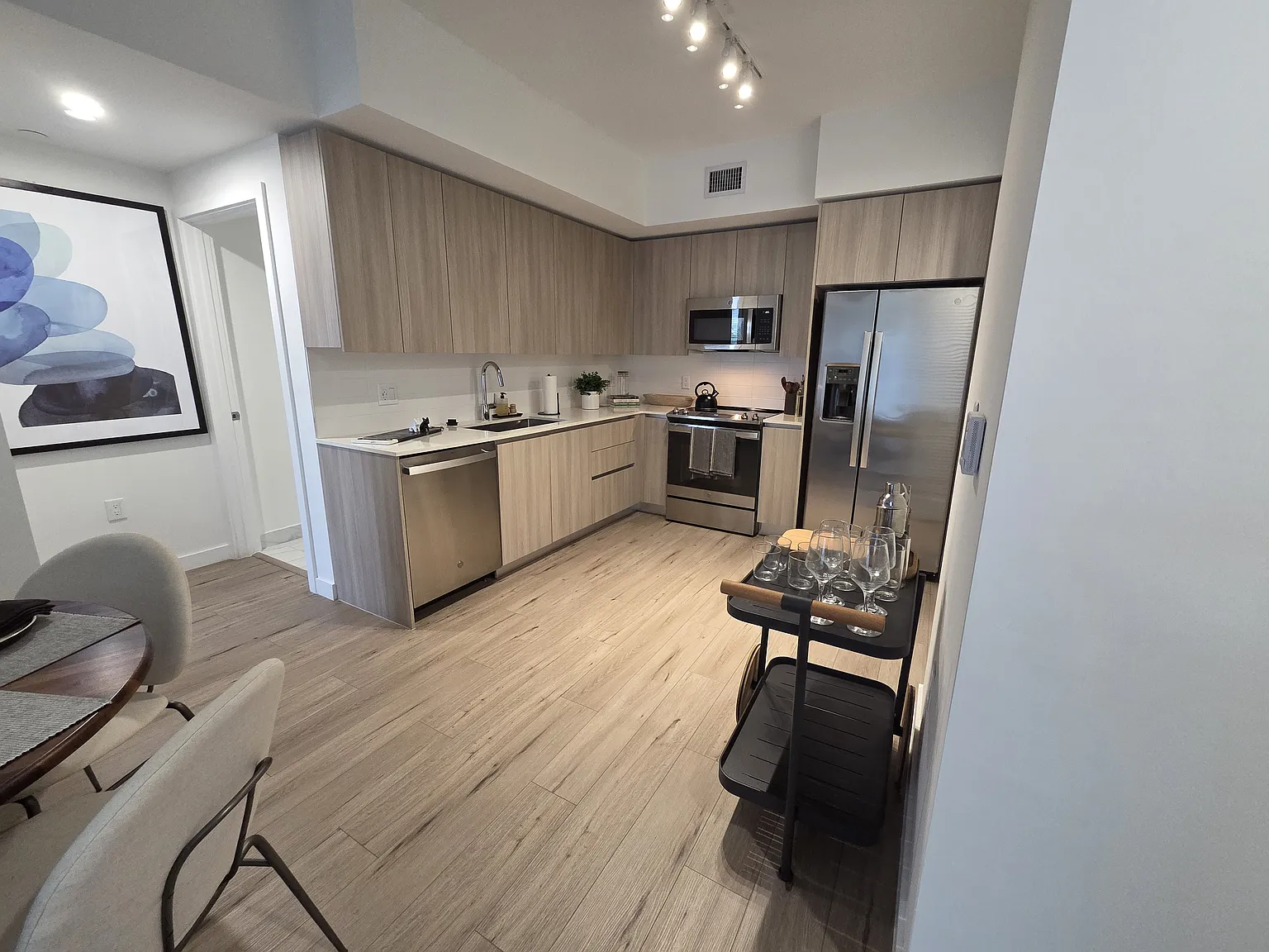 1 bed, 684 sqft, $2,189 — Photo 2