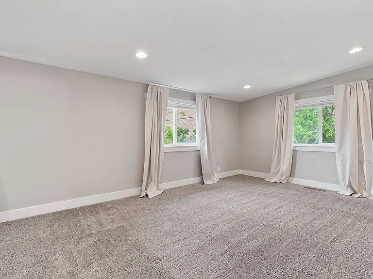 3395 E Larchmont Dr — Photo 22